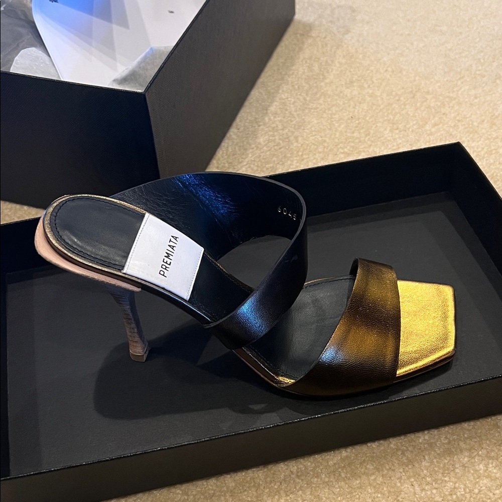 Premiata Elegant Black and Gold Heels